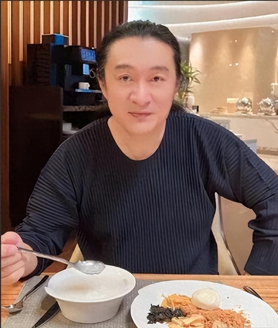 科技与音乐的完美融合，最新英文单曲引领未来生活新潮
